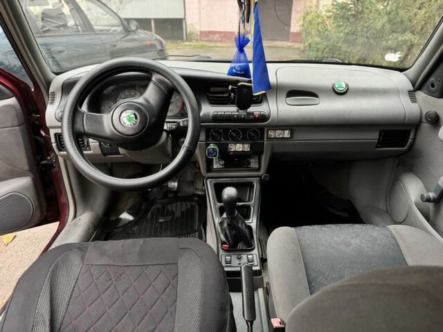 Красный Шкода Фелиция, объемом двигателя 1.6 л и пробегом 300 тыс. км за 1000 $, фото 5 на Automoto.ua