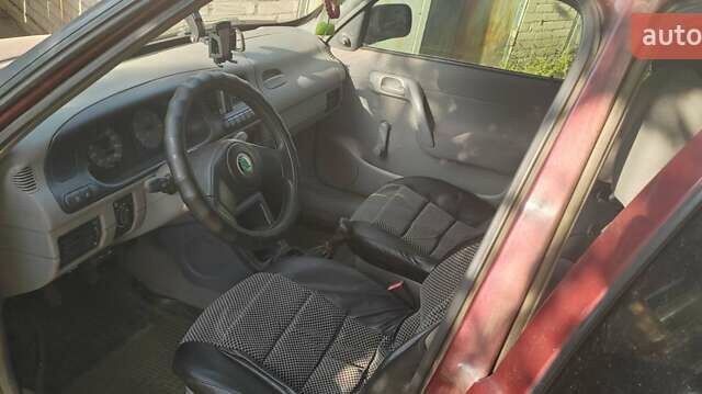Красный Шкода Фелиция, объемом двигателя 1.3 л и пробегом 251 тыс. км за 1500 $, фото 2 на Automoto.ua