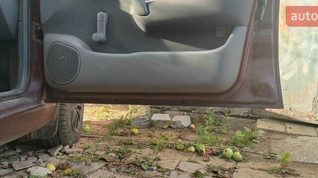 Красный Шкода Фелиция, объемом двигателя 1.3 л и пробегом 251 тыс. км за 1500 $, фото 3 на Automoto.ua