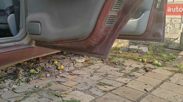 Красный Шкода Фелиция, объемом двигателя 1.3 л и пробегом 251 тыс. км за 1500 $, фото 6 на Automoto.ua