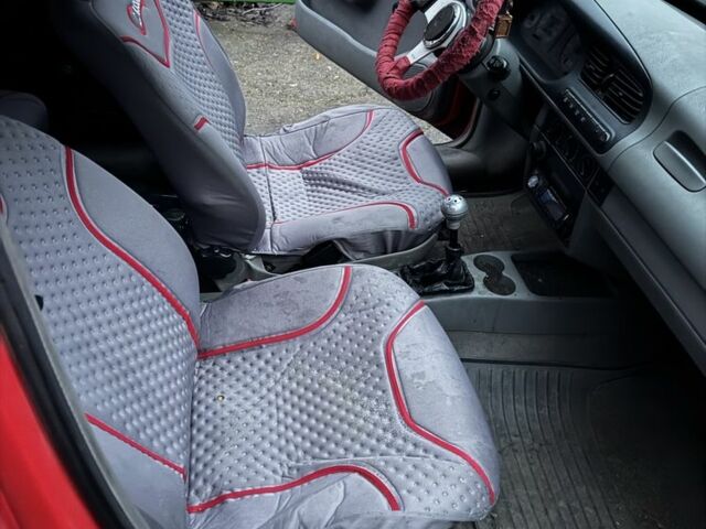 Червоний Шкода Феліція, об'ємом двигуна 1.3 л та пробігом 300 тис. км за 1301 $, фото 7 на Automoto.ua