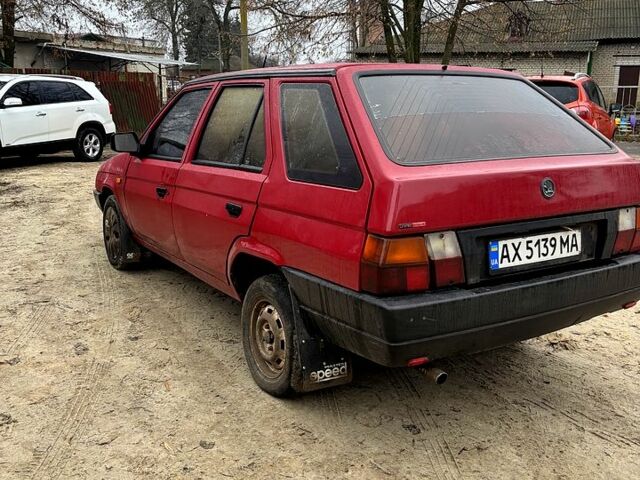 Красный Шкода Фелиция, объемом двигателя 1.3 л и пробегом 250 тыс. км за 800 $, фото 2 на Automoto.ua