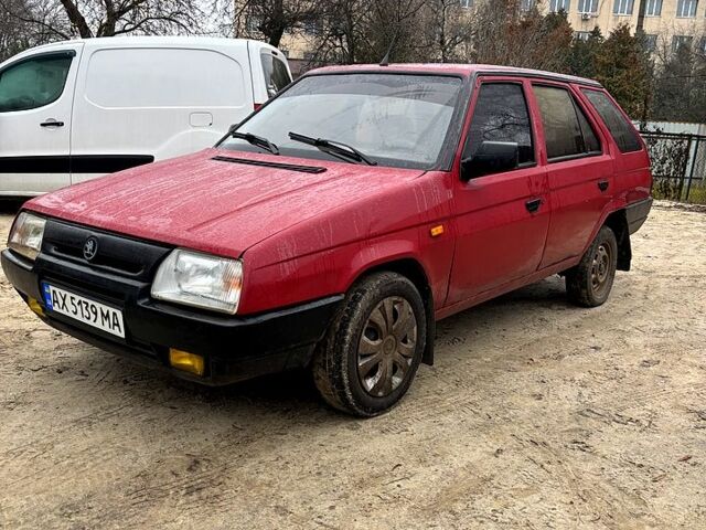 Красный Шкода Фелиция, объемом двигателя 1.3 л и пробегом 250 тыс. км за 800 $, фото 1 на Automoto.ua