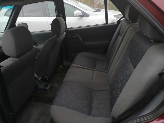 Червоний Шкода Феліція, об'ємом двигуна 1 л та пробігом 357 тис. км за 2000 $, фото 5 на Automoto.ua