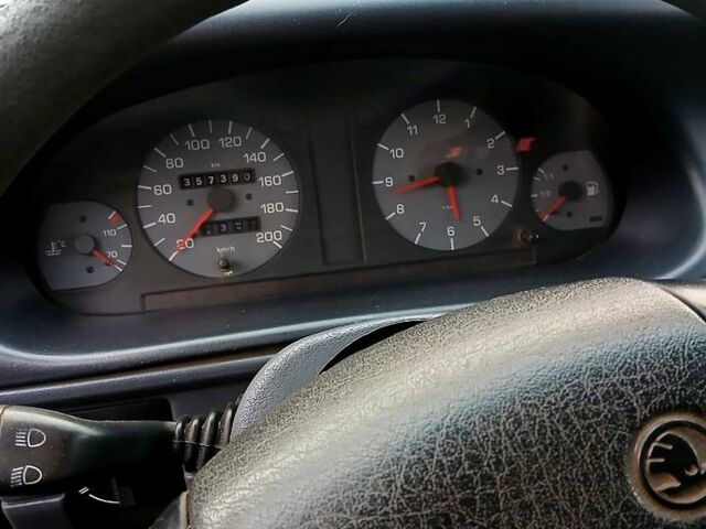 Красный Шкода Фелиция, объемом двигателя 1.9 л и пробегом 357 тыс. км за 1800 $, фото 2 на Automoto.ua