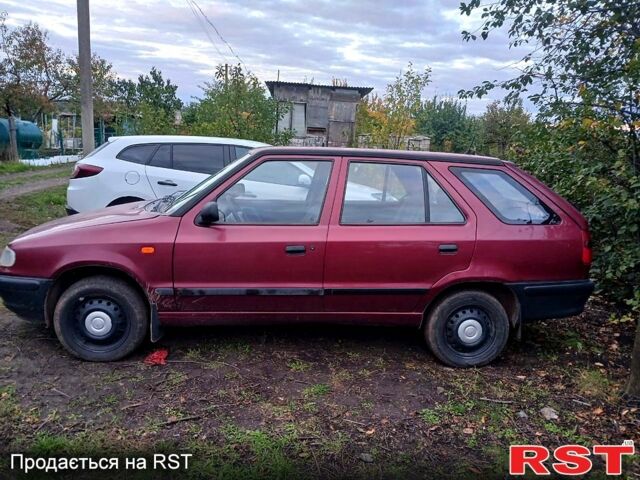 Красный Шкода Фелиция, объемом двигателя 1.9 л и пробегом 357 тыс. км за 1800 $, фото 5 на Automoto.ua