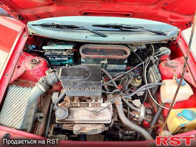 Красный Шкода Фелиция, объемом двигателя 1.3 л и пробегом 300 тыс. км за 1020 $, фото 11 на Automoto.ua