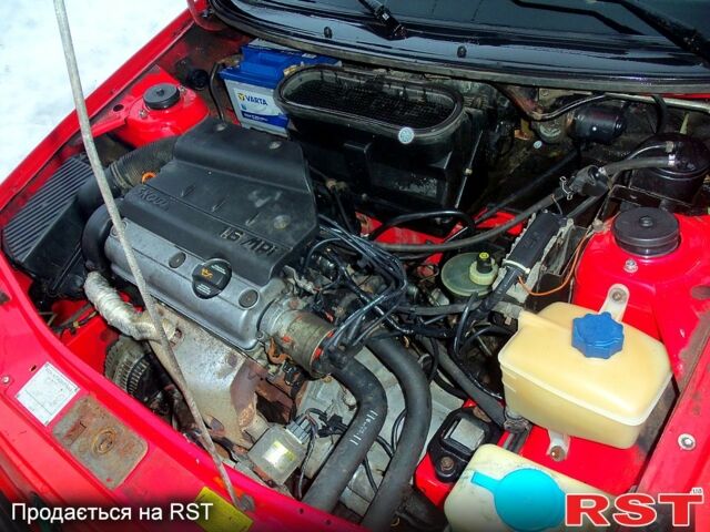 Красный Шкода Фелиция, объемом двигателя 1.6 л и пробегом 515 тыс. км за 2000 $, фото 4 на Automoto.ua