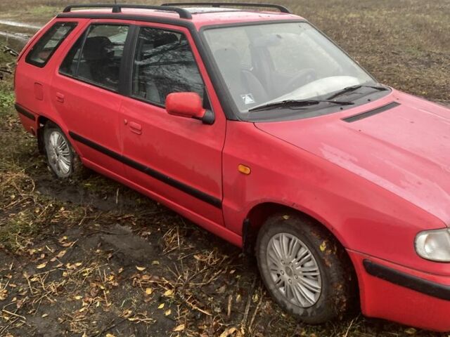 Красный Шкода Фелиция, объемом двигателя 1.6 л и пробегом 260 тыс. км за 1970 $, фото 2 на Automoto.ua