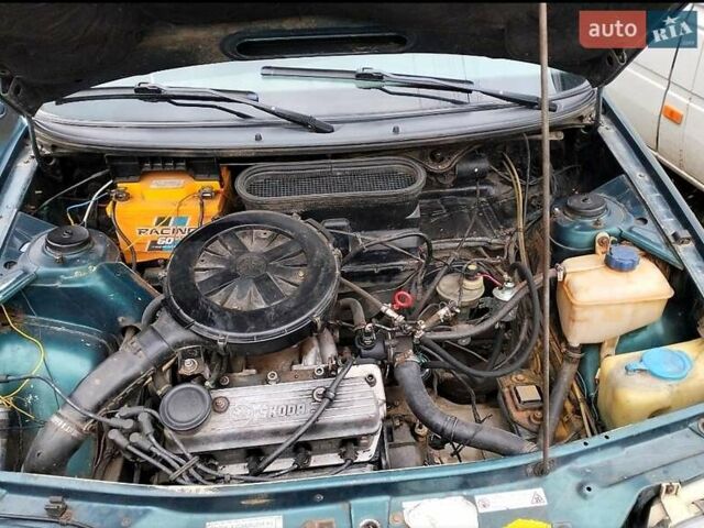 Шкода Фелиция, объемом двигателя 1.3 л и пробегом 311 тыс. км за 1300 $, фото 3 на Automoto.ua