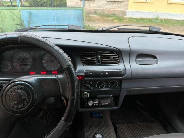 Серый Шкода Фелиция, объемом двигателя 1.3 л и пробегом 395 тыс. км за 1319 $, фото 8 на Automoto.ua