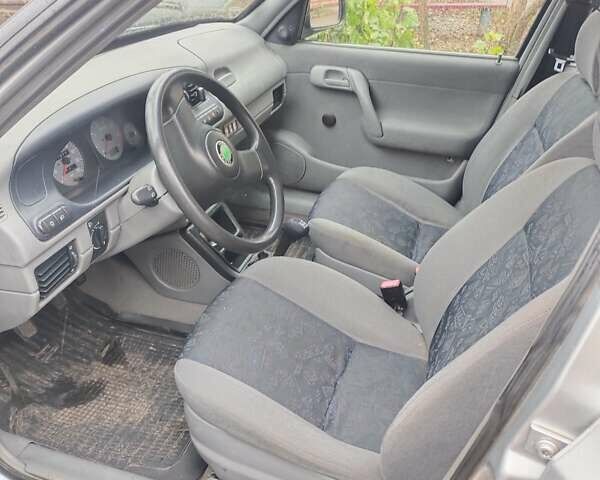 Серый Шкода Фелиция, объемом двигателя 1.6 л и пробегом 291 тыс. км за 2150 $, фото 4 на Automoto.ua