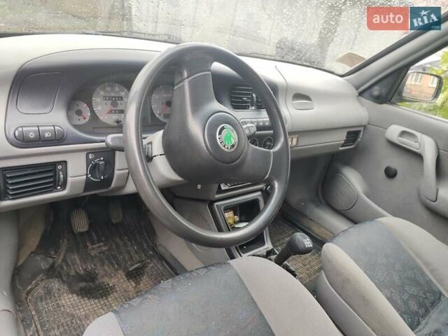 Серый Шкода Фелиция, объемом двигателя 1.6 л и пробегом 291 тыс. км за 2150 $, фото 1 на Automoto.ua