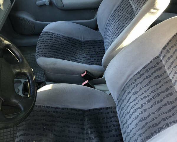 Серый Шкода Фелиция, объемом двигателя 1.3 л и пробегом 230 тыс. км за 1400 $, фото 4 на Automoto.ua