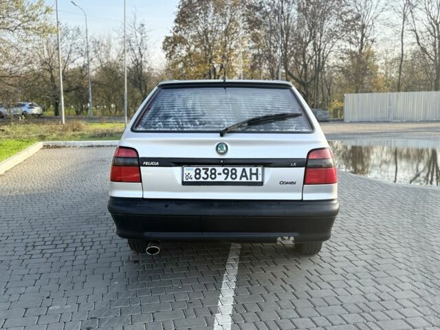 Серый Шкода Фелиция, объемом двигателя 1.3 л и пробегом 308 тыс. км за 1450 $, фото 5 на Automoto.ua