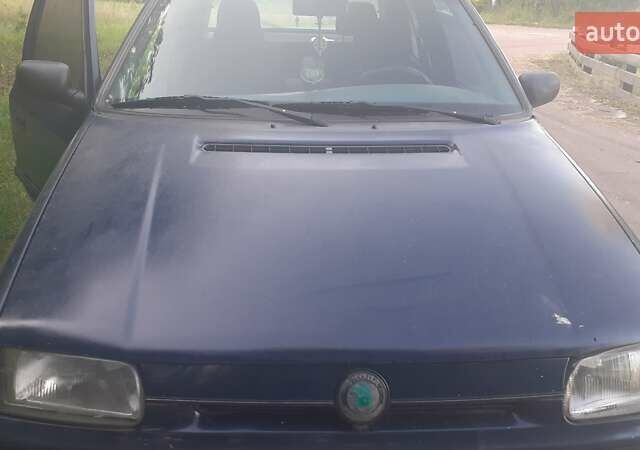 Синий Шкода Фелиция, объемом двигателя 1.29 л и пробегом 380 тыс. км за 1650 $, фото 3 на Automoto.ua