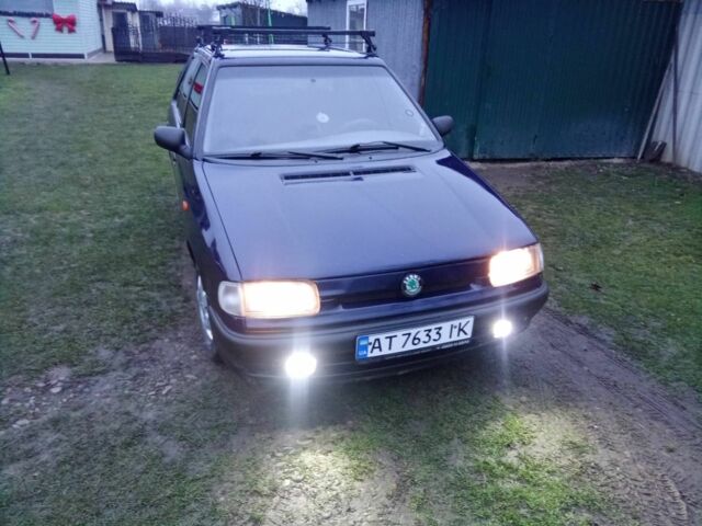 Синий Шкода Фелиция, объемом двигателя 1.3 л и пробегом 270 тыс. км за 1800 $, фото 3 на Automoto.ua