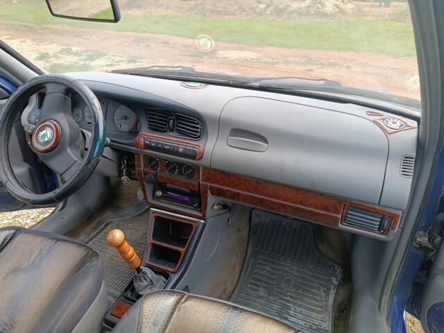 Синий Шкода Фелиция, объемом двигателя 1.6 л и пробегом 229 тыс. км за 1300 $, фото 5 на Automoto.ua