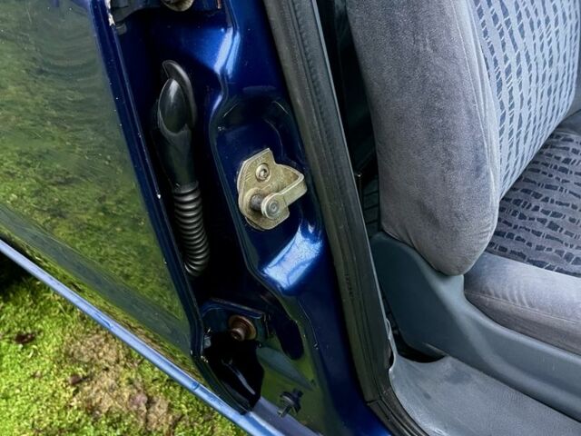 Синий Шкода Фелиция, объемом двигателя 1.6 л и пробегом 195 тыс. км за 2100 $, фото 12 на Automoto.ua