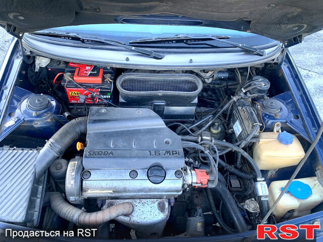 Синій Шкода Феліція, об'ємом двигуна 1.6 л та пробігом 350 тис. км за 1600 $, фото 5 на Automoto.ua