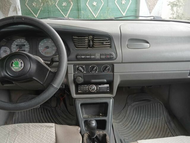 Зелений Шкода Феліція, об'ємом двигуна 1.3 л та пробігом 150 тис. км за 1300 $, фото 5 на Automoto.ua