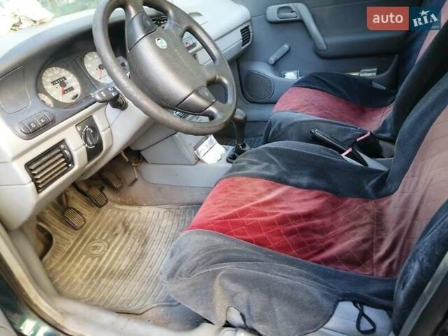 Зеленый Шкода Фелиция, объемом двигателя 1.3 л и пробегом 115 тыс. км за 2300 $, фото 3 на Automoto.ua