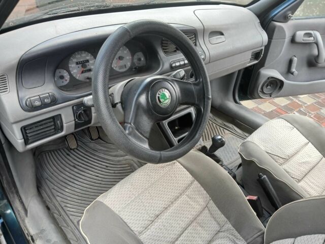 Зелений Шкода Феліція, об'ємом двигуна 1.3 л та пробігом 150 тис. км за 1300 $, фото 4 на Automoto.ua