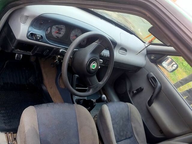 Зеленый Шкода Фелиция, объемом двигателя 1.3 л и пробегом 265 тыс. км за 1350 $, фото 2 на Automoto.ua