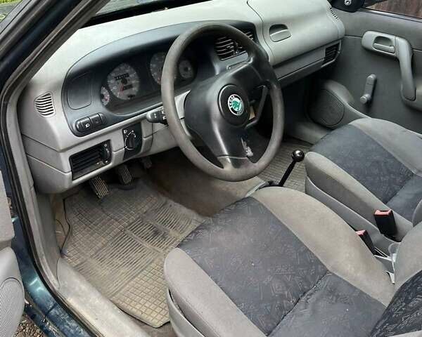 Зеленый Шкода Фелиция, объемом двигателя 1 л и пробегом 220 тыс. км за 571 $, фото 1 на Automoto.ua