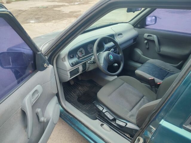 Зеленый Шкода Фелиция, объемом двигателя 1.3 л и пробегом 250 тыс. км за 900 $, фото 2 на Automoto.ua