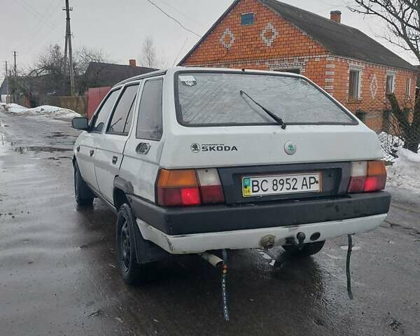 Белый Шкода Форман, объемом двигателя 1.3 л и пробегом 150 тыс. км за 950 $, фото 2 на Automoto.ua