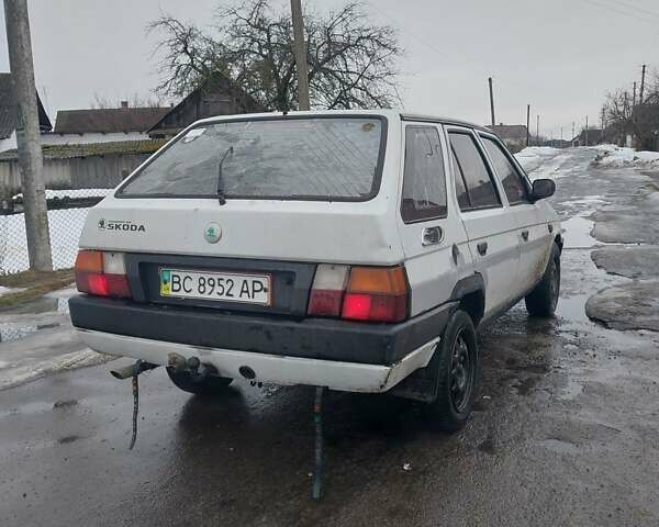 Белый Шкода Форман, объемом двигателя 1.3 л и пробегом 150 тыс. км за 950 $, фото 3 на Automoto.ua