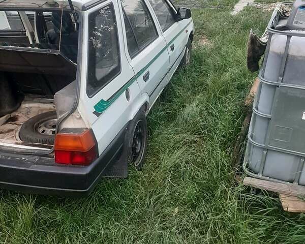 Белый Шкода Форман, объемом двигателя 1.29 л и пробегом 123 тыс. км за 1350 $, фото 9 на Automoto.ua