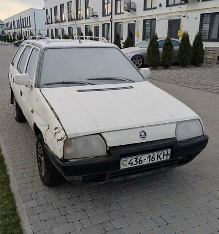 Білий Шкода Форман, об'ємом двигуна 1.3 л та пробігом 400 тис. км за 300 $, фото 1 на Automoto.ua