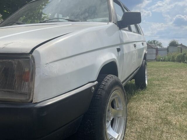 Белый Шкода Форман, объемом двигателя 1.3 л и пробегом 390 тыс. км за 238 $, фото 1 на Automoto.ua