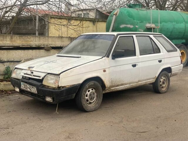 Белый Шкода Форман, объемом двигателя 0 л и пробегом 222 тыс. км за 353 $, фото 4 на Automoto.ua