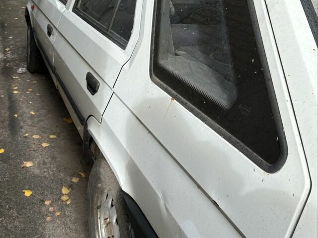 Белый Шкода Форман, объемом двигателя 1.3 л и пробегом 200 тыс. км за 595 $, фото 2 на Automoto.ua