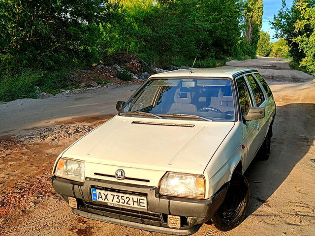Белый Шкода Форман, объемом двигателя 1.3 л и пробегом 170 тыс. км за 940 $, фото 1 на Automoto.ua