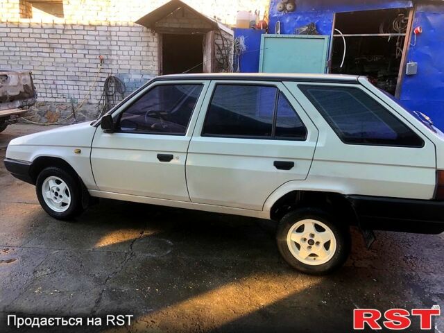 Белый Шкода Форман, объемом двигателя 1.3 л и пробегом 150 тыс. км за 850 $, фото 4 на Automoto.ua