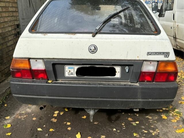 Белый Шкода Форман, объемом двигателя 1.3 л и пробегом 200 тыс. км за 595 $, фото 1 на Automoto.ua