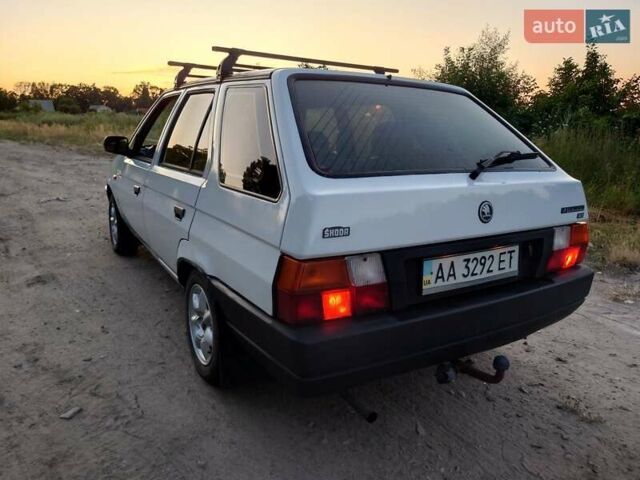 Белый Шкода Форман, объемом двигателя 1.3 л и пробегом 240 тыс. км за 1500 $, фото 3 на Automoto.ua