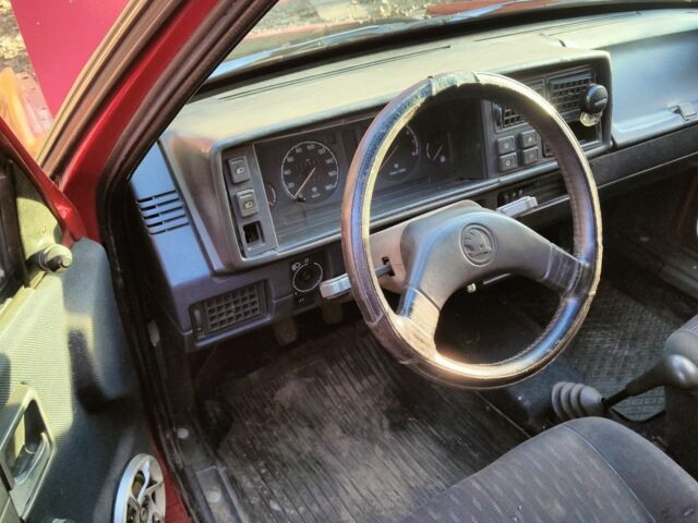 Красный Шкода Форман, объемом двигателя 1.3 л и пробегом 150 тыс. км за 1350 $, фото 3 на Automoto.ua