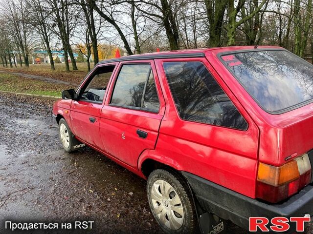 Красный Шкода Форман, объемом двигателя 1.3 л и пробегом 420 тыс. км за 1050 $, фото 2 на Automoto.ua