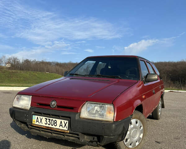 Красный Шкода Форман, объемом двигателя 1.3 л и пробегом 200 тыс. км за 600 $, фото 1 на Automoto.ua