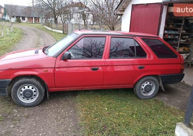 Красный Шкода Форман, объемом двигателя 1.5 л и пробегом 160 тыс. км за 1200 $, фото 1 на Automoto.ua