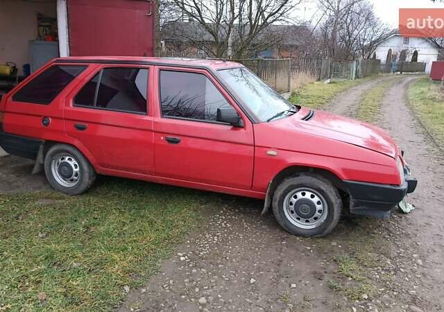 Красный Шкода Форман, объемом двигателя 1.5 л и пробегом 160 тыс. км за 1200 $, фото 2 на Automoto.ua