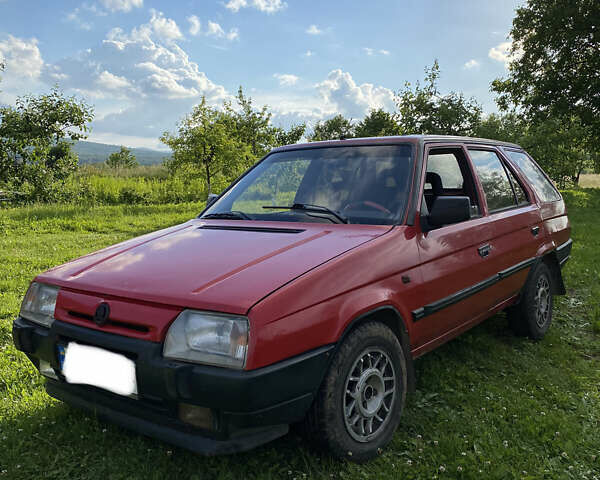 Красный Шкода Форман, объемом двигателя 1.3 л и пробегом 100 тыс. км за 1200 $, фото 2 на Automoto.ua