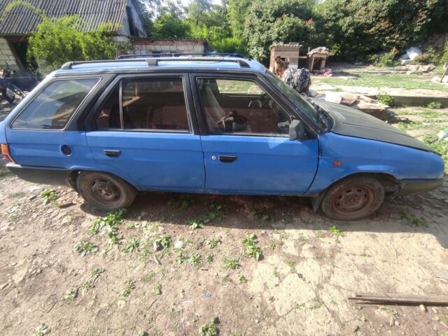 Синий Шкода Форман, объемом двигателя 1.3 л и пробегом 200 тыс. км за 450 $, фото 4 на Automoto.ua