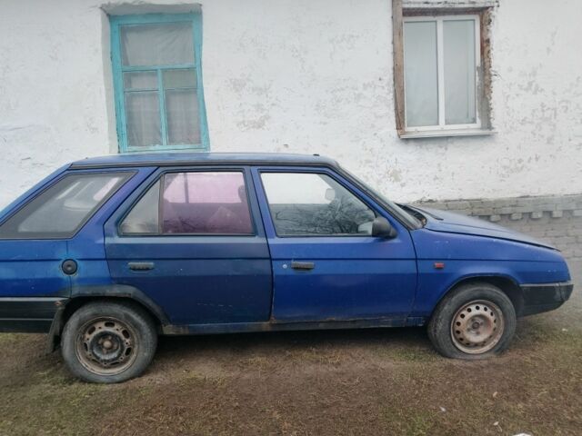 Синий Шкода Форман, объемом двигателя 1.3 л и пробегом 4 тыс. км за 239 $, фото 2 на Automoto.ua