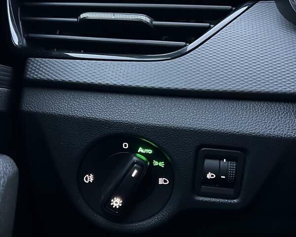 Белый Шкода KAMIQ, объемом двигателя 1.6 л и пробегом 62 тыс. км за 16500 $, фото 48 на Automoto.ua